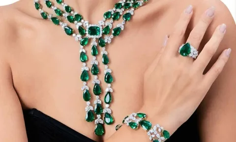 Lô 1679. BỘ TRANG SỨC NGỌC LỤC BẢO VÀ KIM CƯƠNG