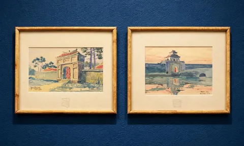 HAI CÁNH CỔNG HUẾ TRONG MÀU NƯỚC FRANÇOIS DE MARLIAVE