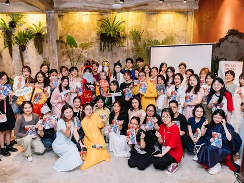 “Đại hội xuyên không” - Ngược thời gian, khoác lên mình những bộ Việt phục