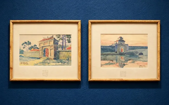 HAI CÁNH CỔNG HUẾ TRONG MÀU NƯỚC FRANÇOIS DE MARLIAVE