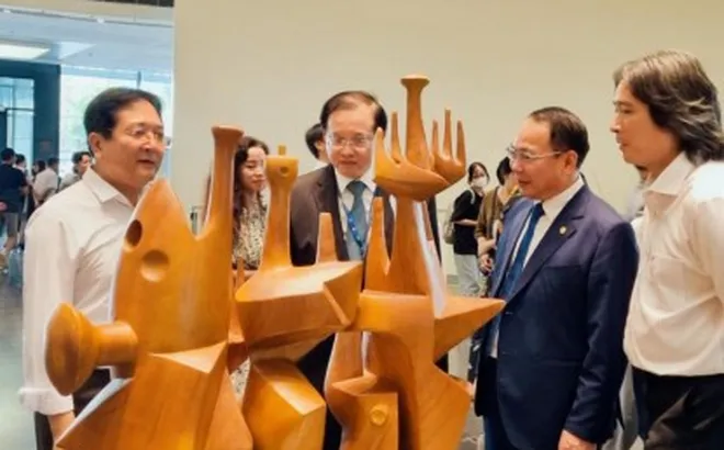 Bức tranh sinh động về đời sống điêu khắc Việt Nam