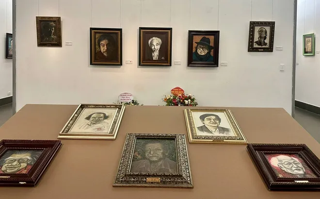 Triển lãm “Bản diện kim cương II”